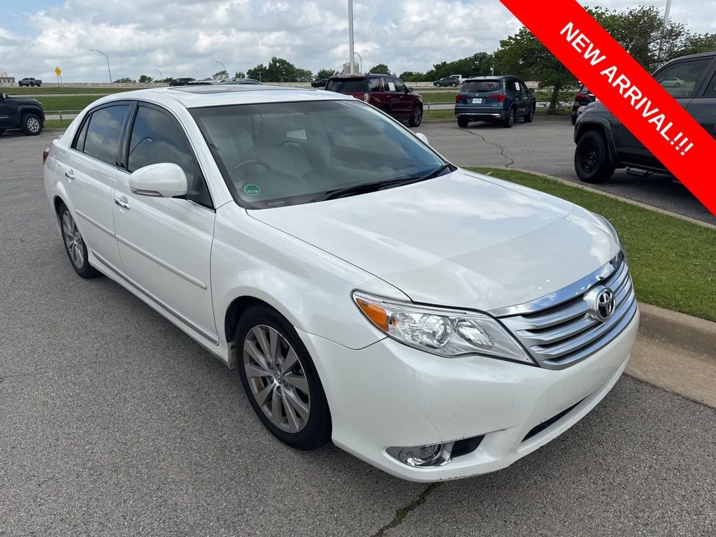 Used 2011 Toyota Avalon Limited image 1