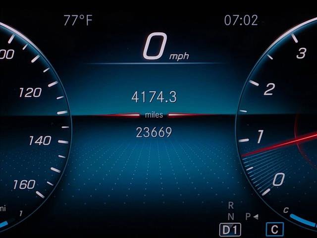 Used 2021 Mercedes-Benz GLB 250 4MATIC image 9