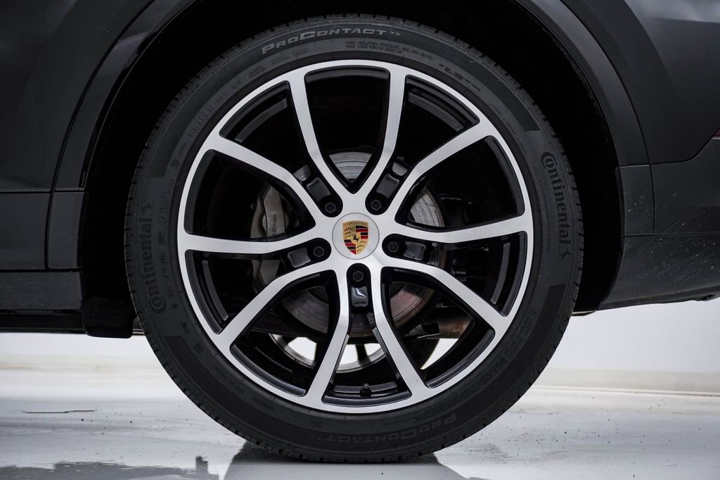 Certified 2023 Porsche Cayenne S image 10