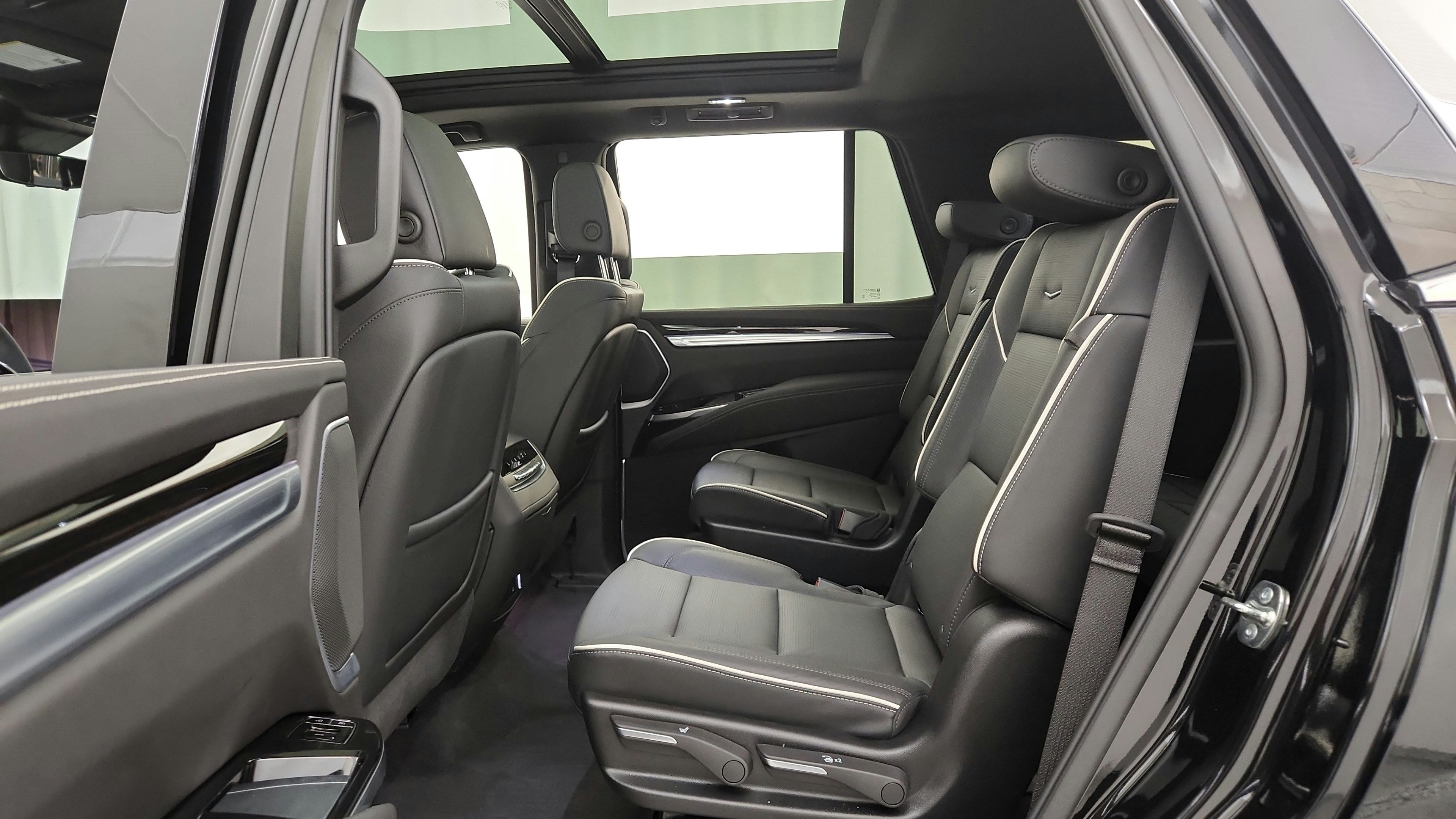 Used 2026 Cadillac Escalade Luxury w/ LPO, Floor Liner Package AWD/4WD image 29