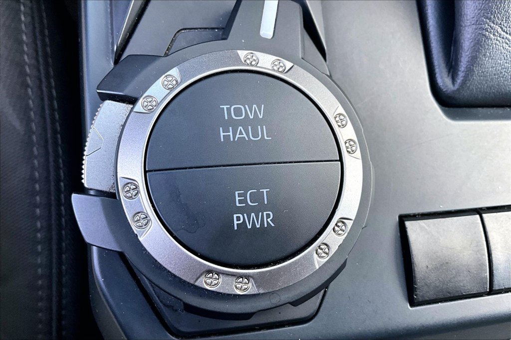 Used 2025 Toyota Tacoma SR5 AWD/4WD image 31