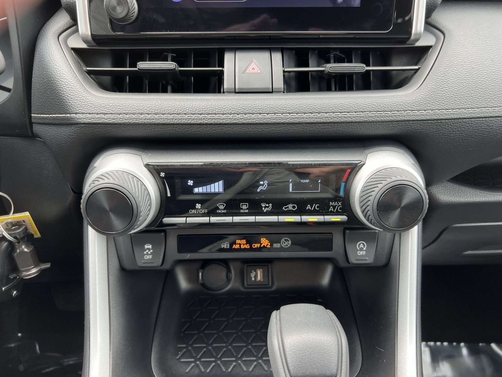 Used 2025 Toyota RAV4 LE AWD/4WD image 19