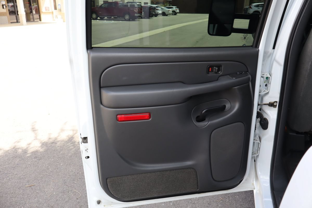 Used 2004 Chevrolet Silverado 3500 LS w/ Heavy-Duty Power Package RWD image 25