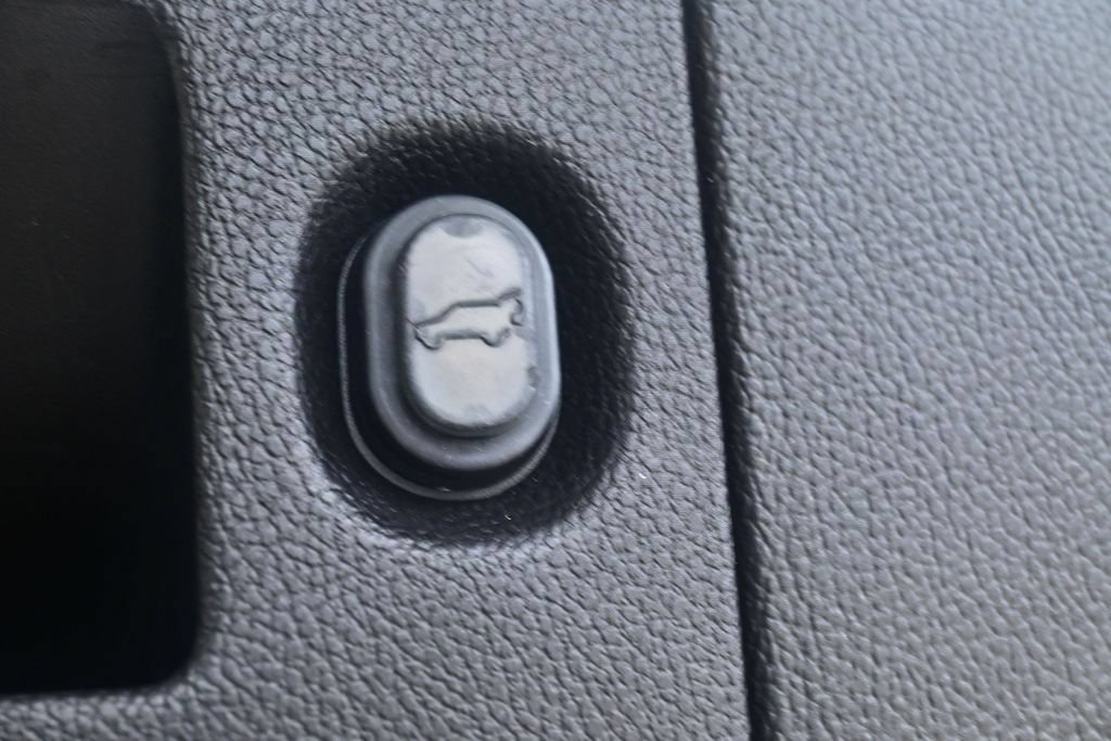 Used 2016 Chevrolet Tahoe LTZ AWD/4WD image 23