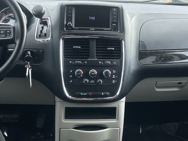 Used 2019 Dodge Grand Caravan SE w/ UConnect Hands-Free Group image 17