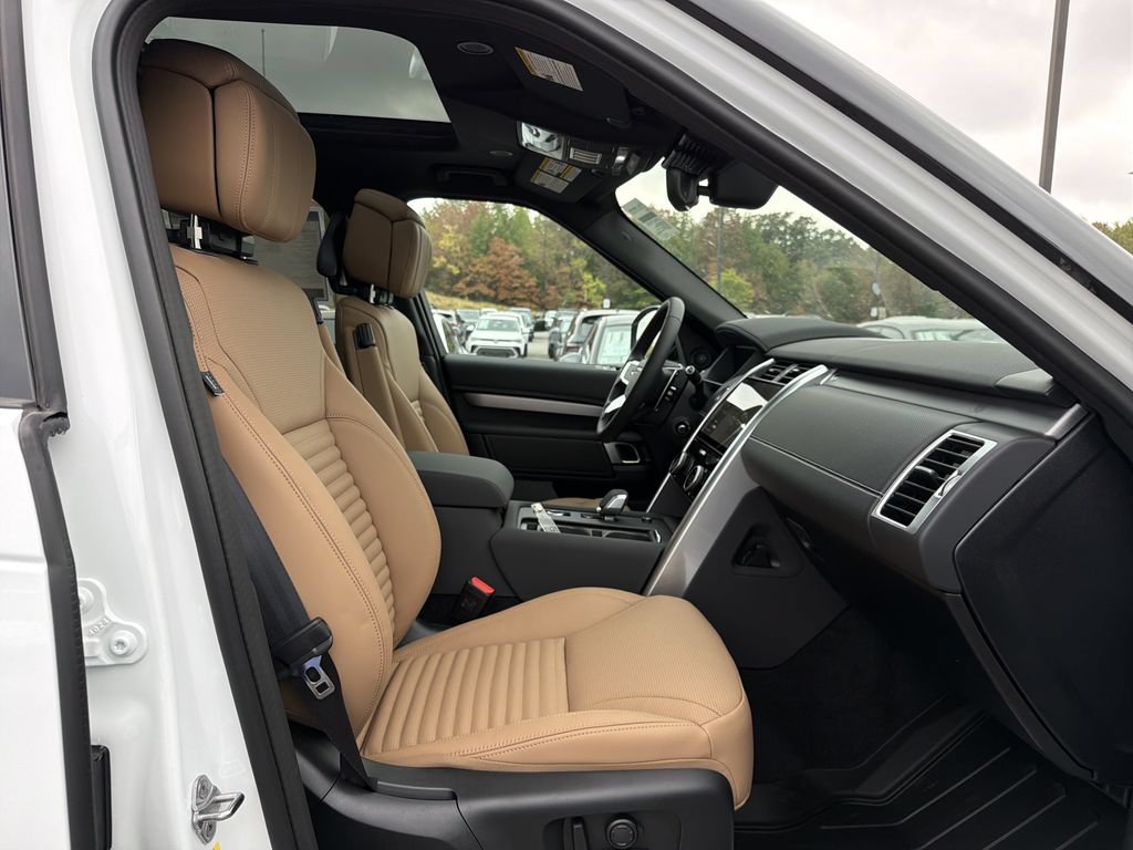 New 2026 Land Rover Discovery Limited Edition AWD/4WD image 17
