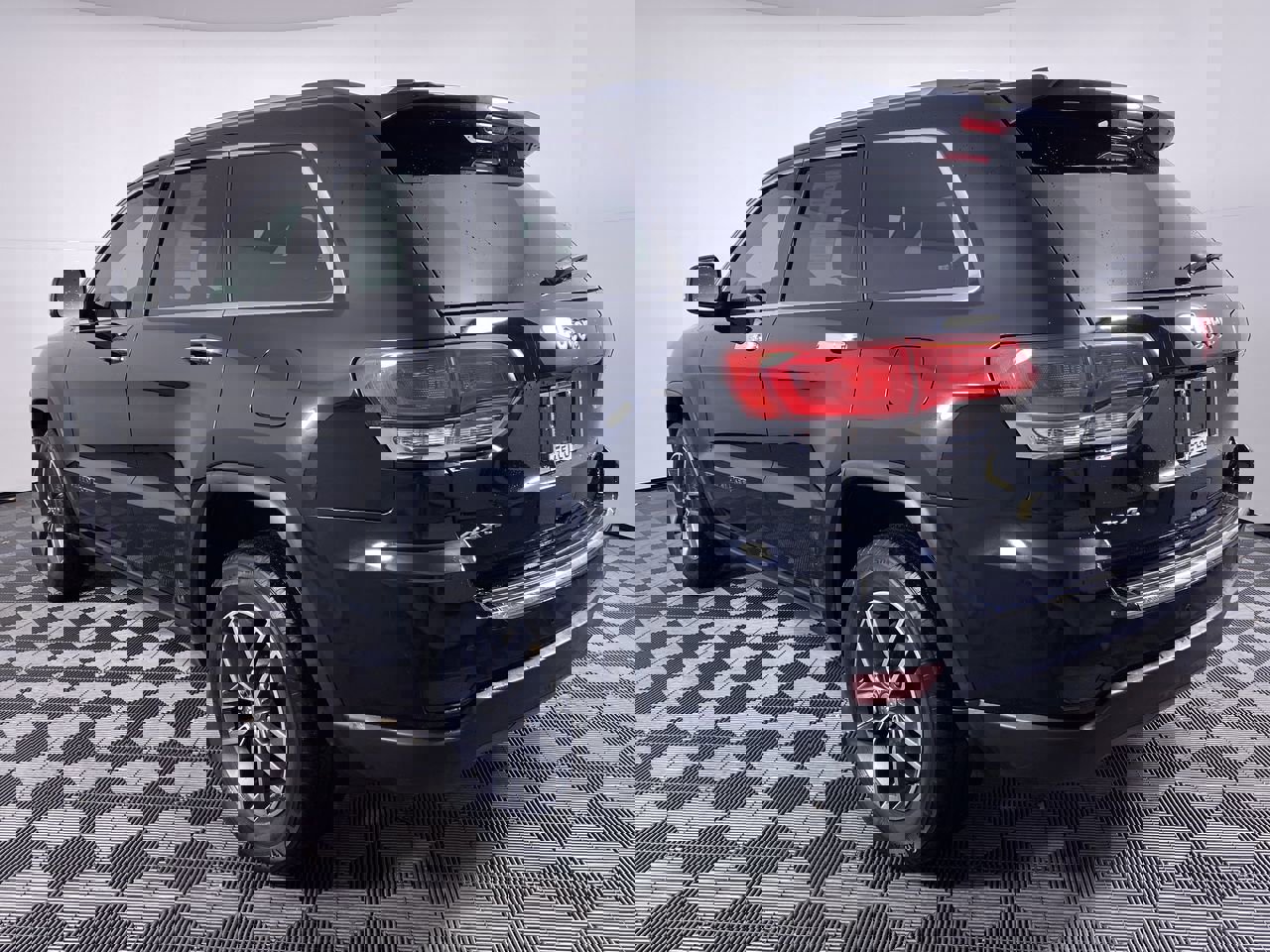 Used 2017 Jeep Grand Cherokee Limited w/ Luxury Group II image 19