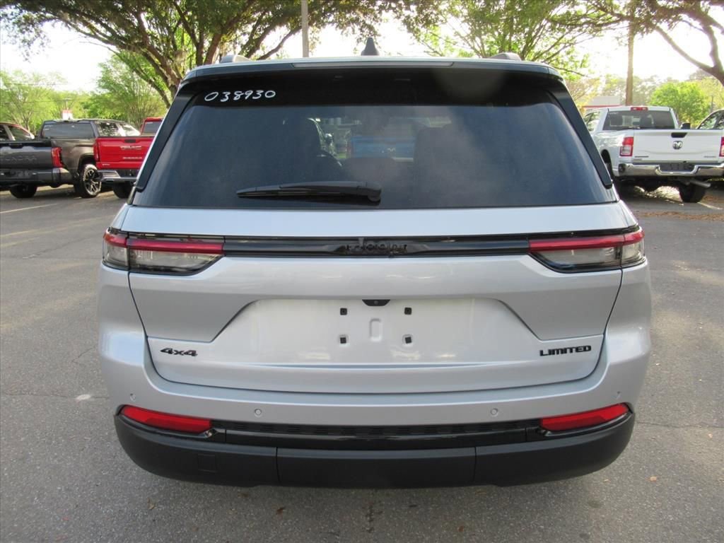 Certified 2024 Jeep Grand Cherokee Limited w/ Black Appearance Package image 6