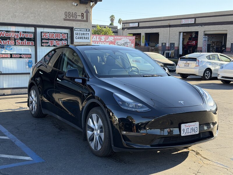 Used 2023 Tesla Model Y Long Range AWD/4WD image 3