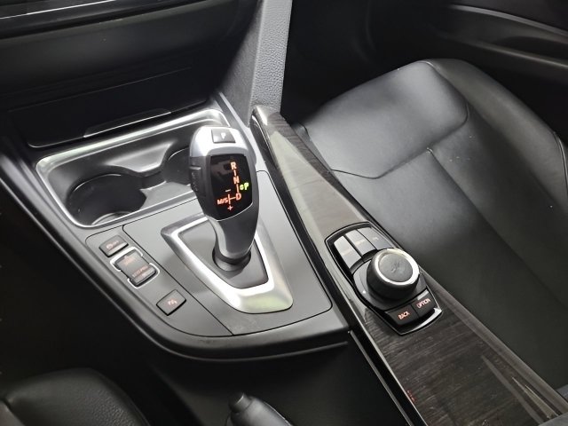 Used 2015 BMW 320i xDrive Sedan AWD/4WD image 31