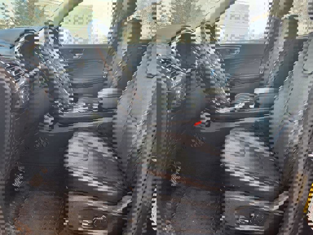 Used 2018 Ford Edge Titanium w/ Ford Safe & Smart Package image 17