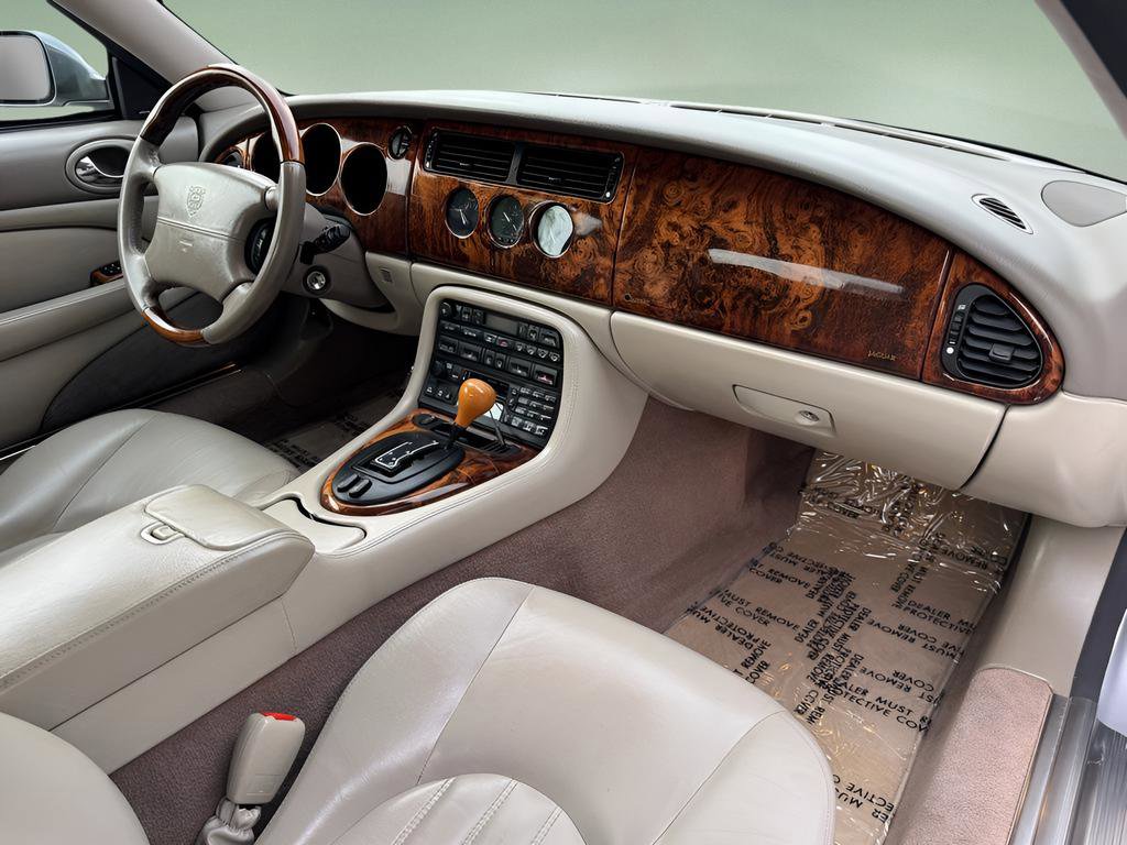 Used 2002 Jaguar XK8 Convertible image 31