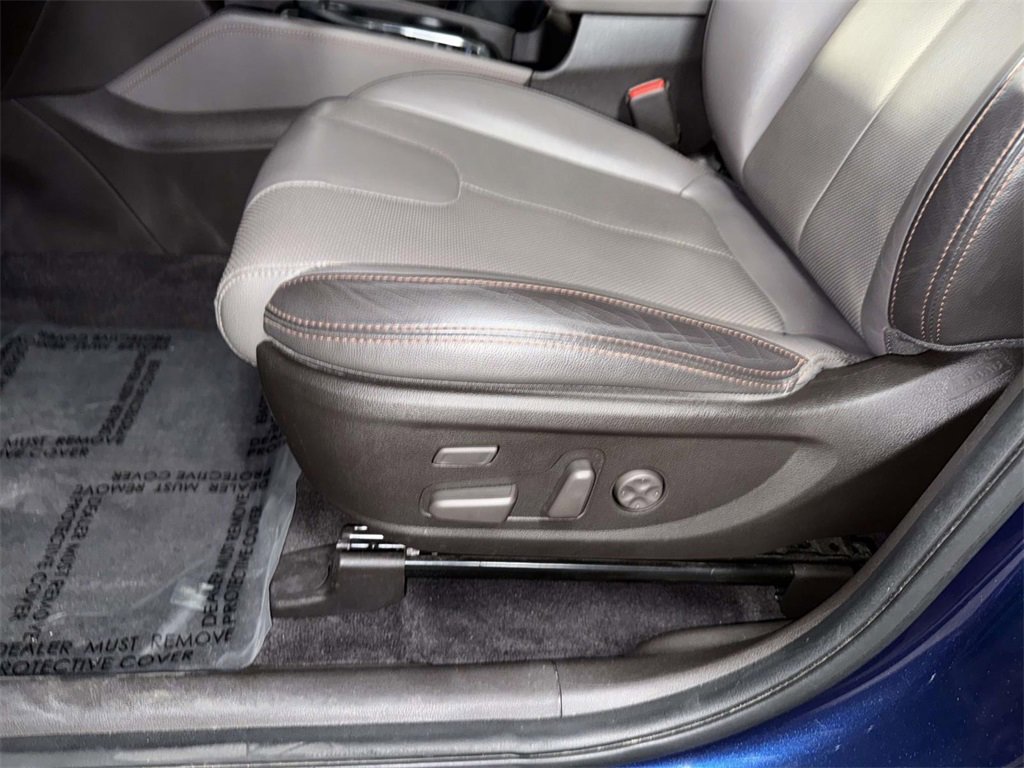 Used 2020 Hyundai Santa Fe Limited image 3