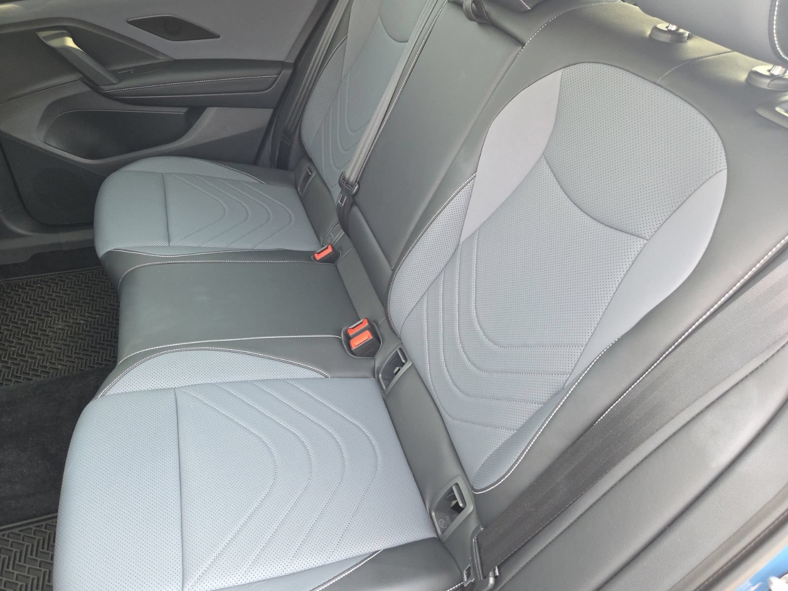 Certified 2026 Volkswagen Tiguan SE w/ Panoramic Sunroof Package FWD image 20