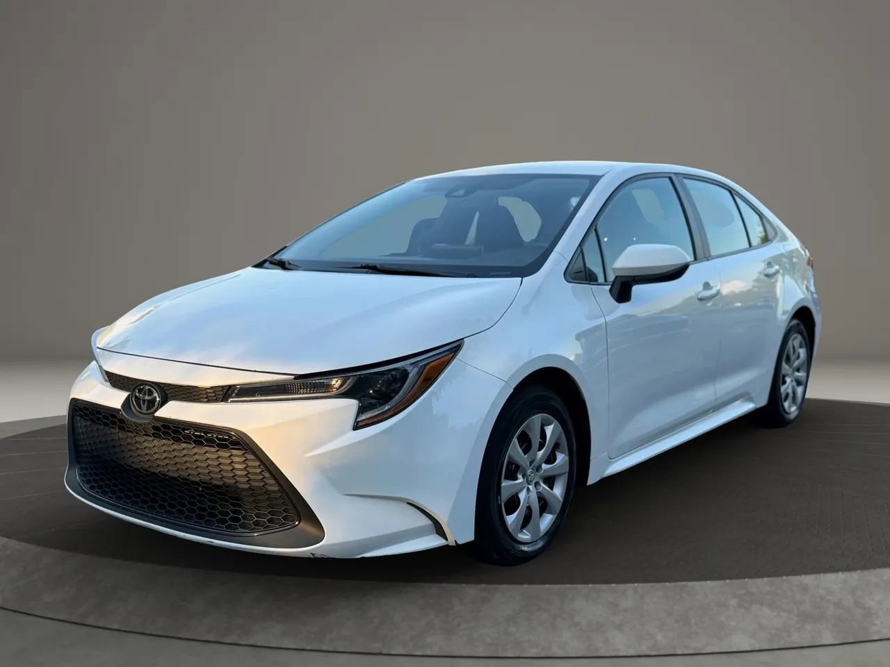 Used 2021 Toyota Corolla LE FWD image 1