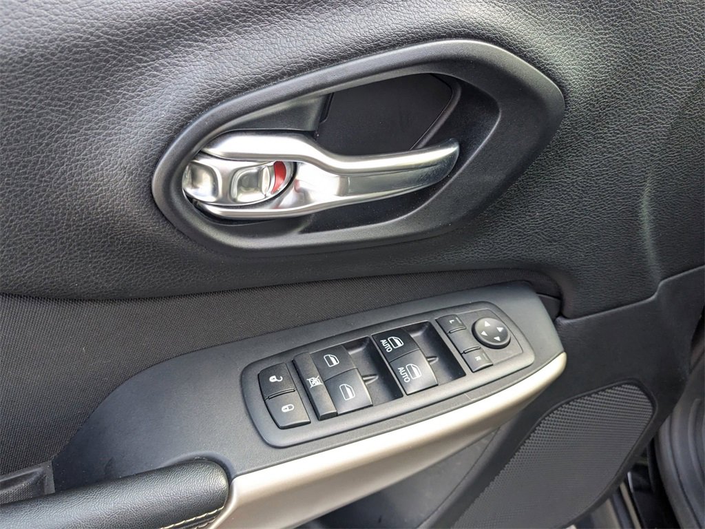 Used 2017 Jeep Cherokee Latitude w/ Safety/Convenience Group image 12