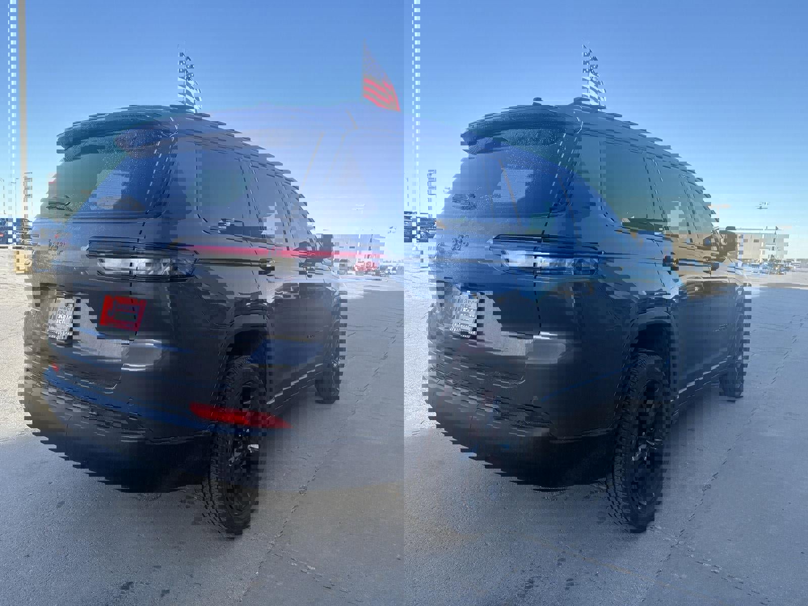 Used 2023 Jeep Grand Cherokee Limited image 4