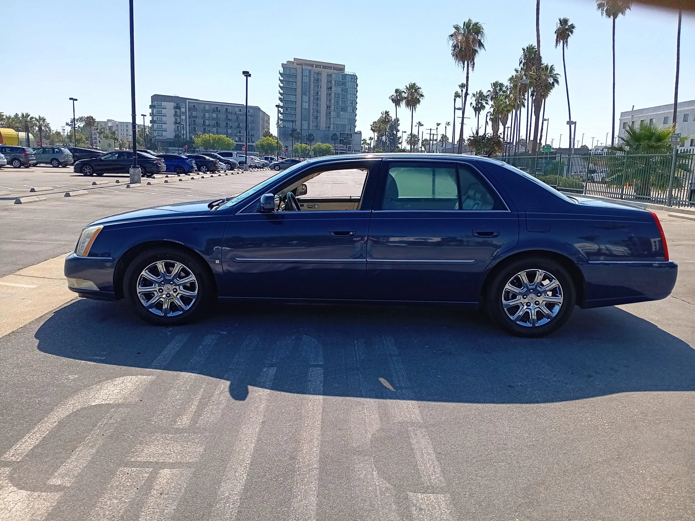 Used 2008 Cadillac DTS FWD image 5