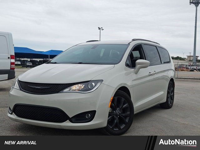Used 2020 Chrysler Pacifica Touring-L w/ S Appearance Package FWD image 1