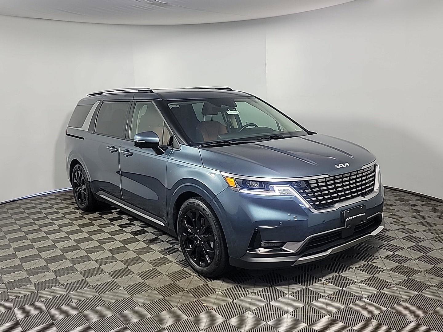 Used 2024 Kia Carnival SX image 1