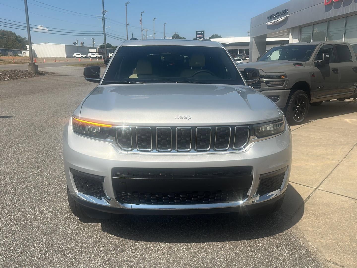 New 2025 Jeep Grand Cherokee L Limited w/ Luxury Tech Group II AWD/4WD image 2
