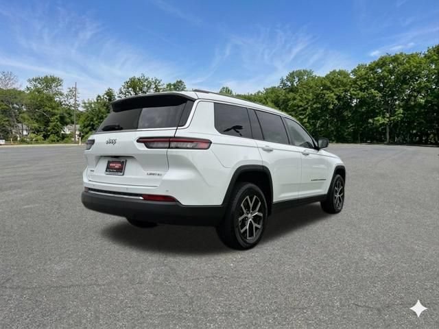 Used 2023 Jeep Grand Cherokee L Limited AWD/4WD image 9