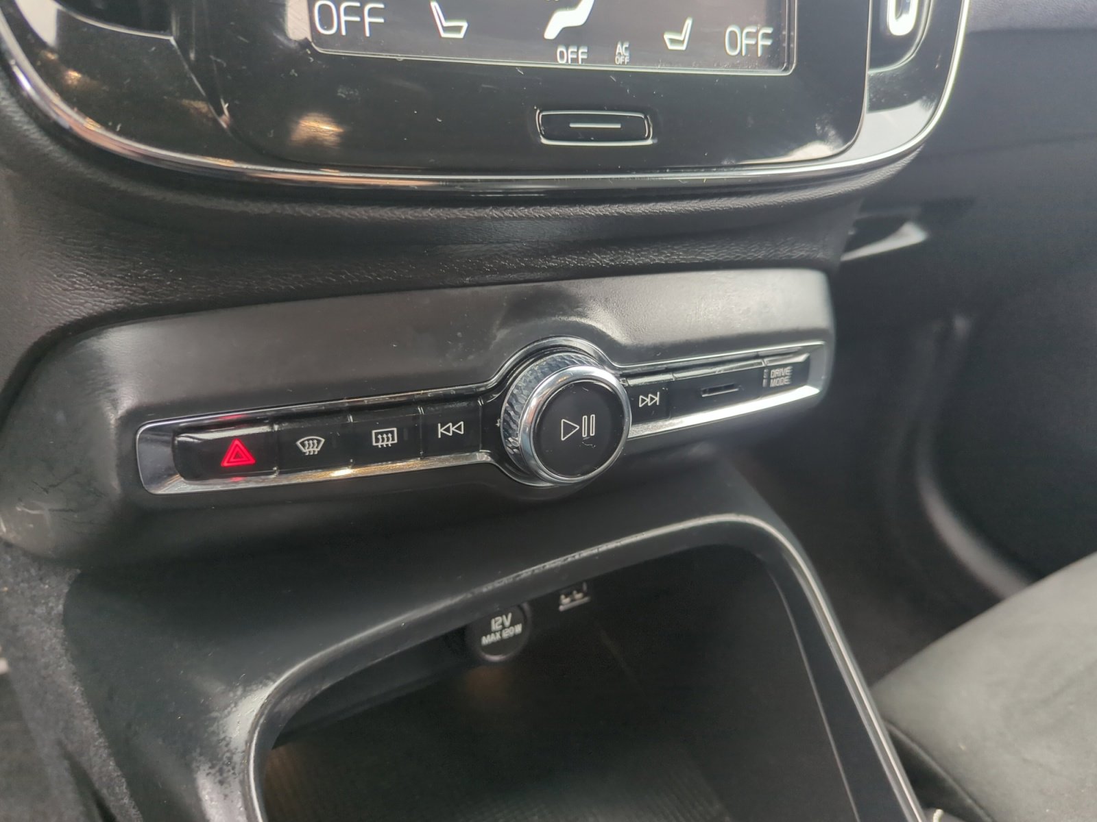 Used 2021 Volvo XC40 T5 R-Design w/ Climate Package image 12