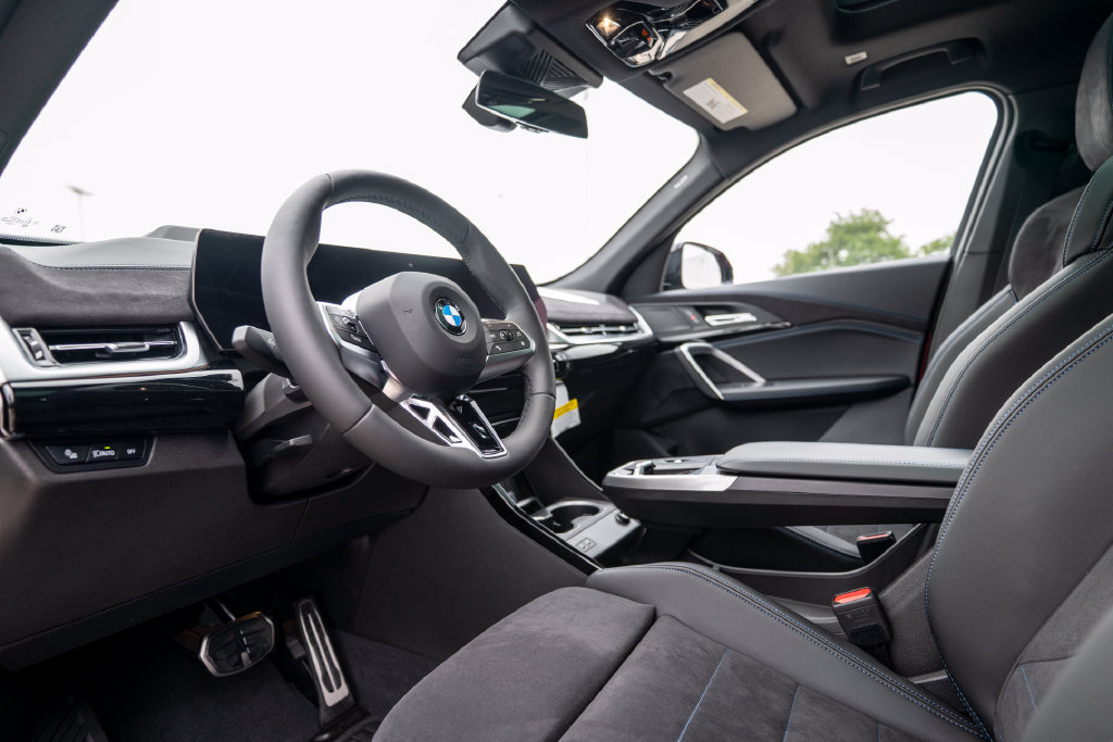 New 2026 BMW X2 xDrive28i w/ Technology Package AWD/4WD image 4
