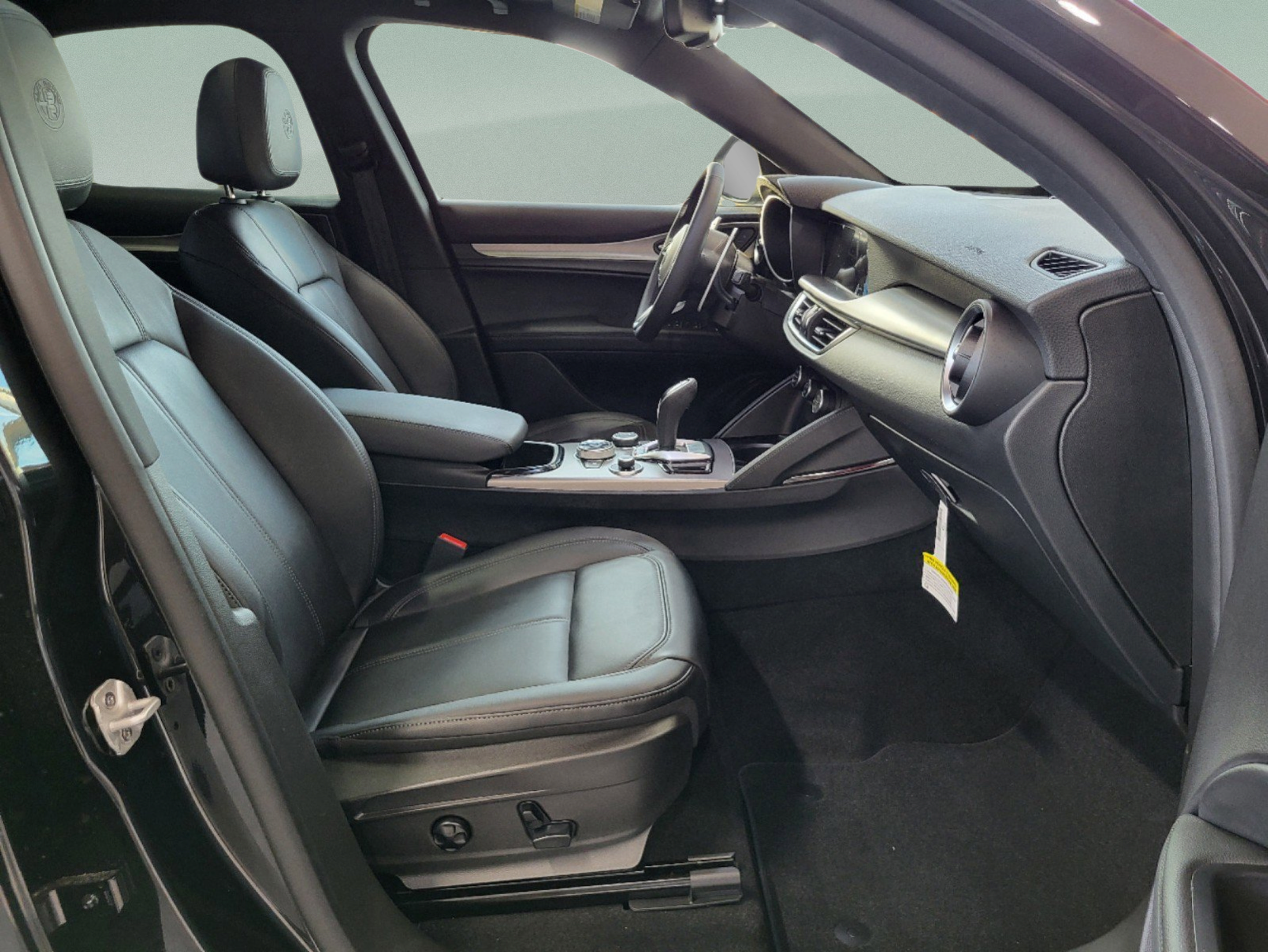 New 2025 Alfa Romeo Stelvio Sprint AWD/4WD image 18