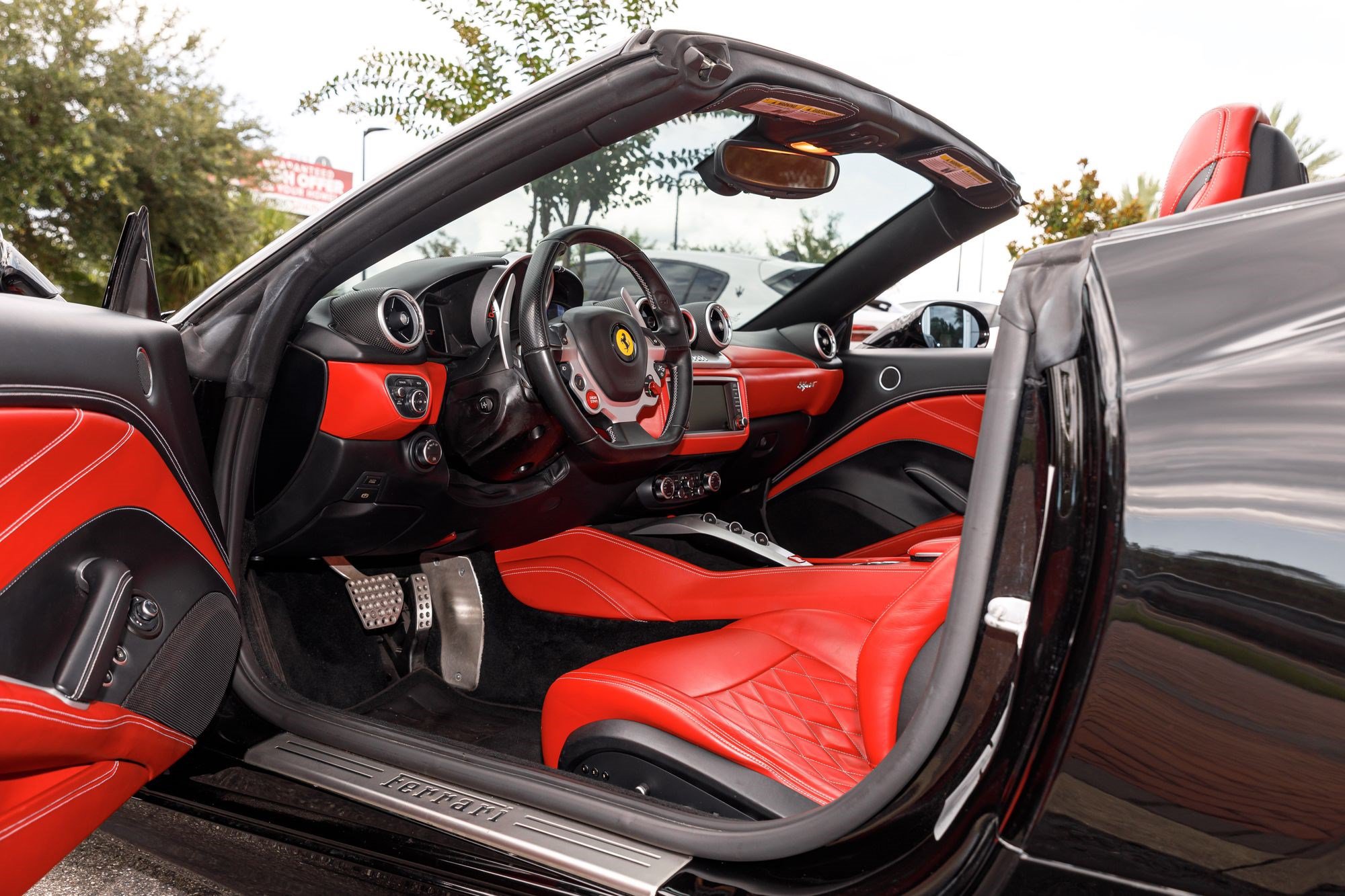 Used 2017 Ferrari California T RWD image 23