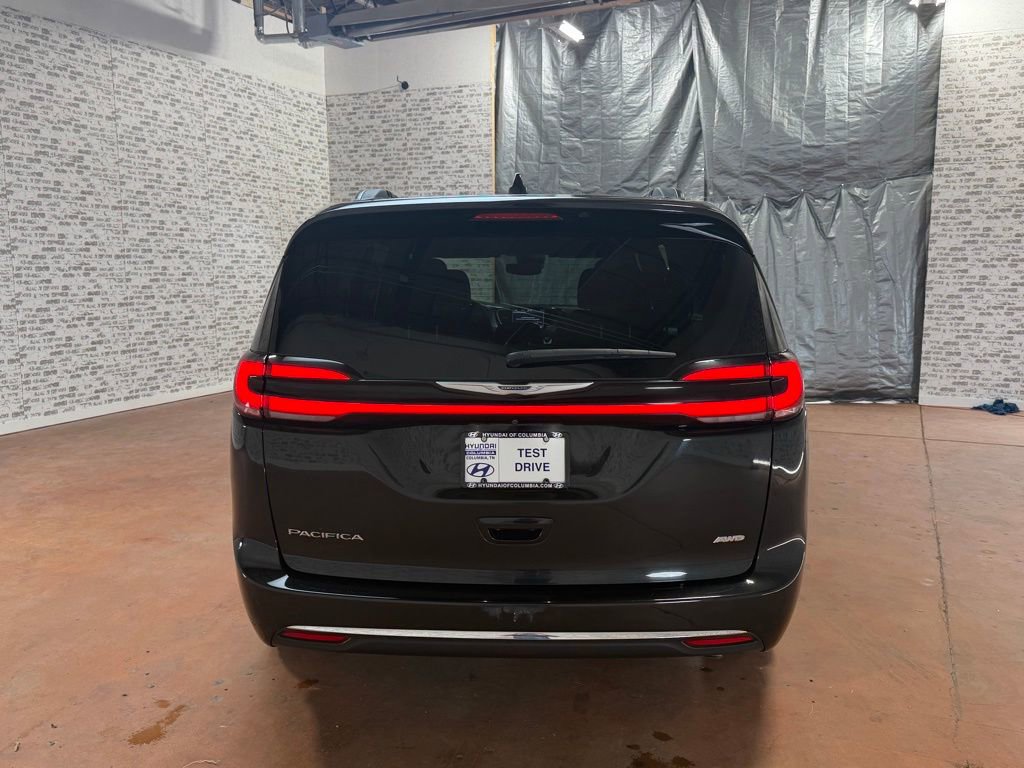 Used 2022 Chrysler Pacifica Touring image 5