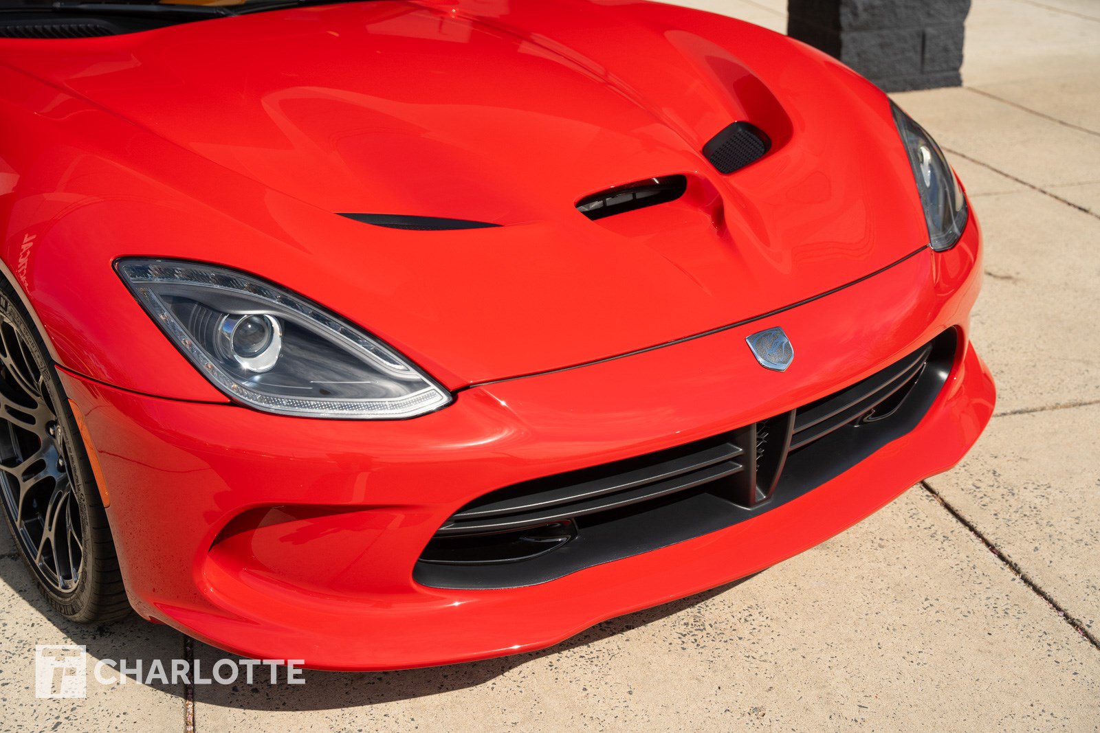 Used 2013 SRT Viper GTS w/ GTS Laguna Interior Pkg image 2
