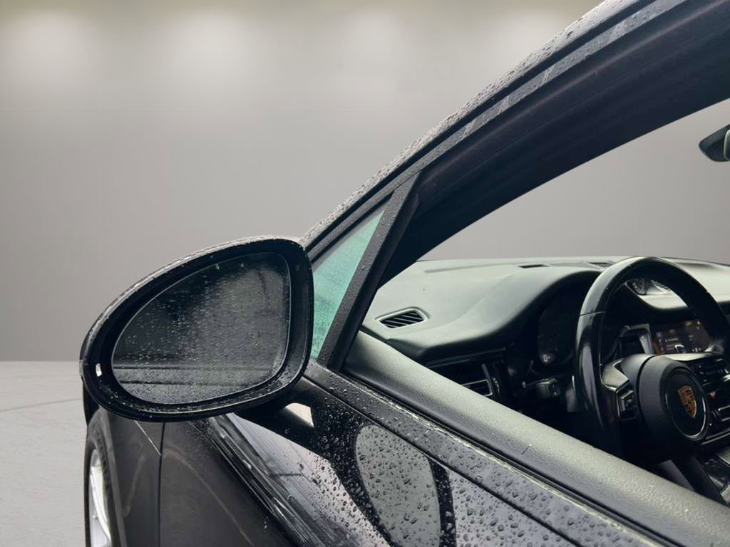 Used 2024 Porsche Macan T AWD/4WD image 10
