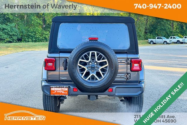 Used 2024 Jeep Wrangler Sahara image 32