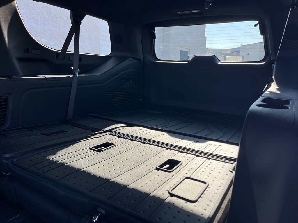 New 2026 Chevrolet Suburban Premier image 30