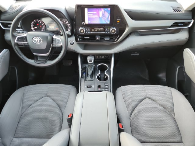 Used 2024 Toyota Highlander LE FWD image 22