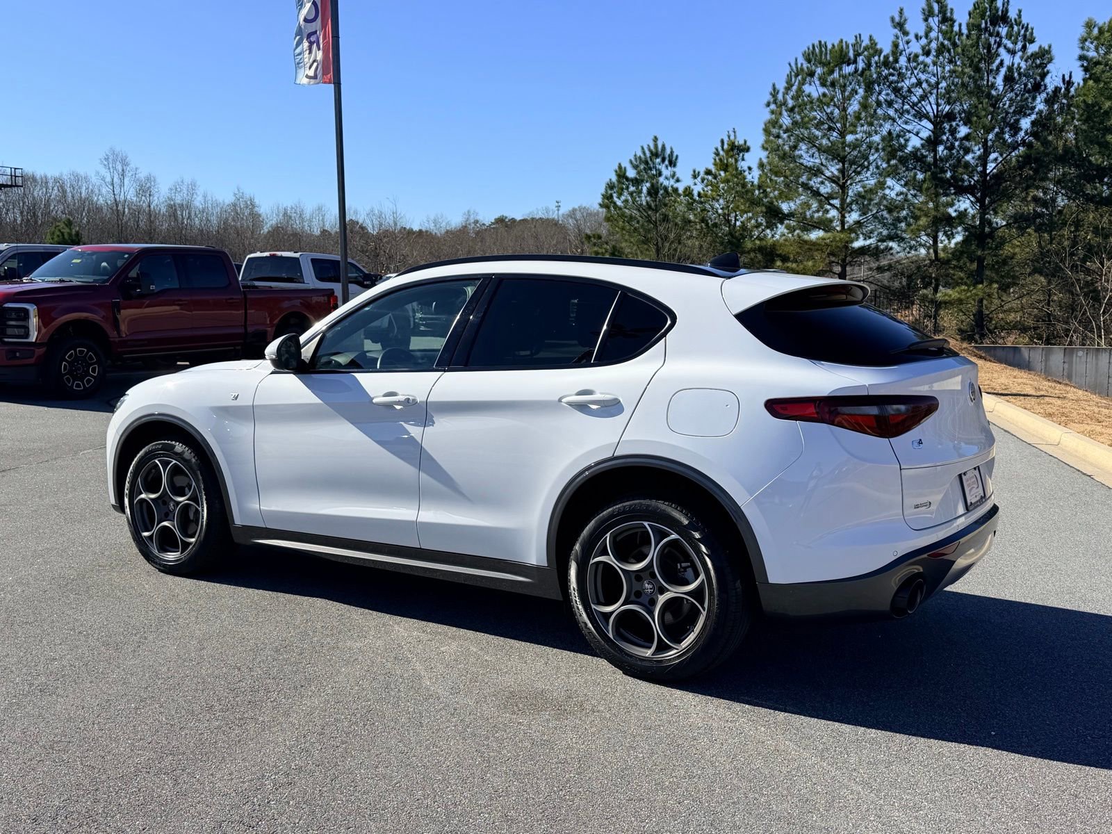 Used 2022 Alfa Romeo Stelvio Ti w/ Active Assist Plus Package AWD/4WD image 7