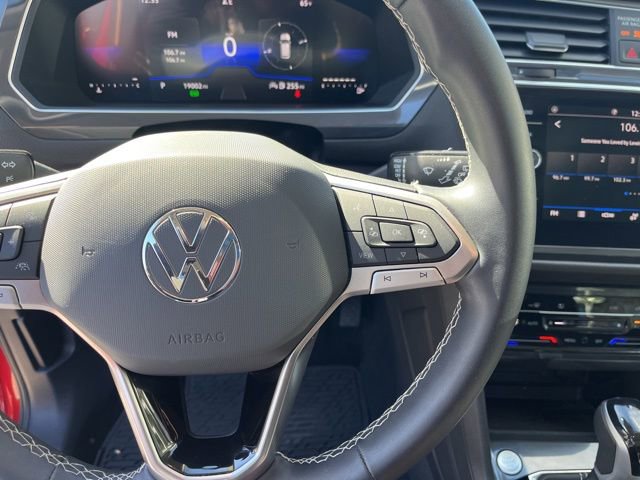 Used 2023 Volkswagen Tiguan SE w/ Panoramic Sunroof Package image 19
