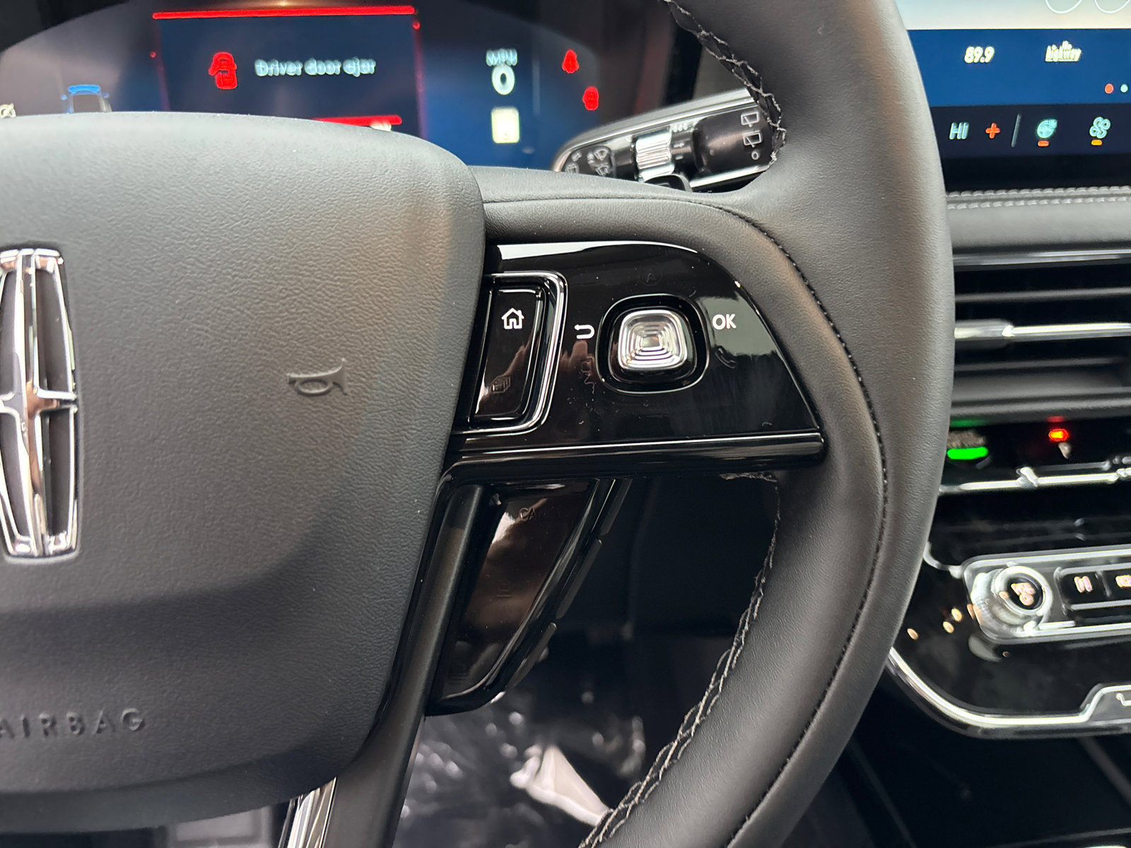 New 2026 Lincoln Corsair Premiere image 18