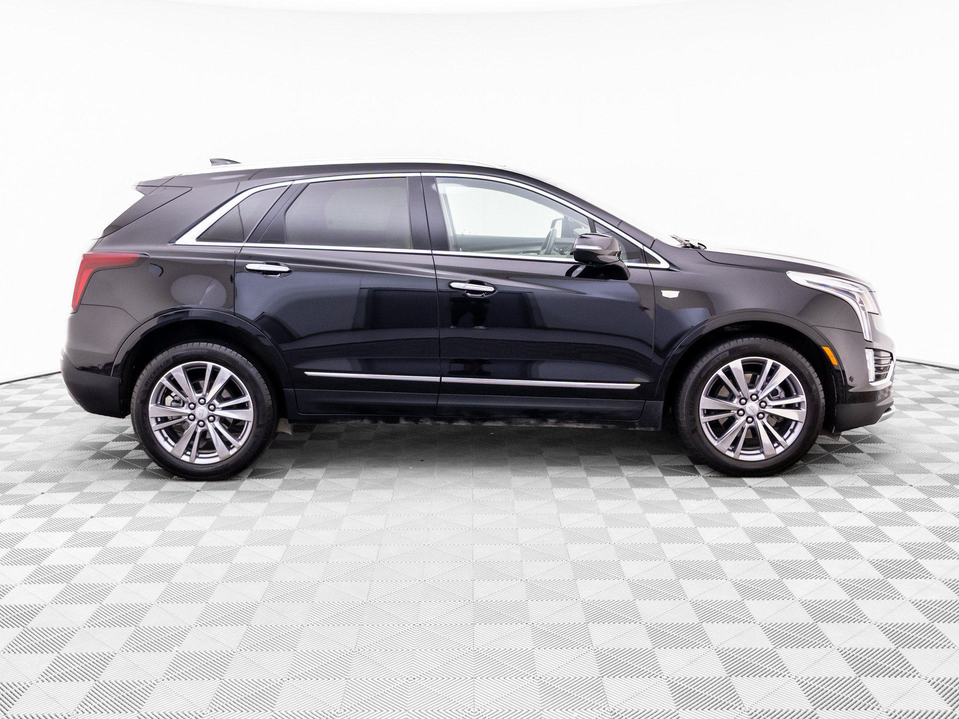 Used 2024 Cadillac XT5 Premium Luxury w/ Technology Package AWD/4WD image 7