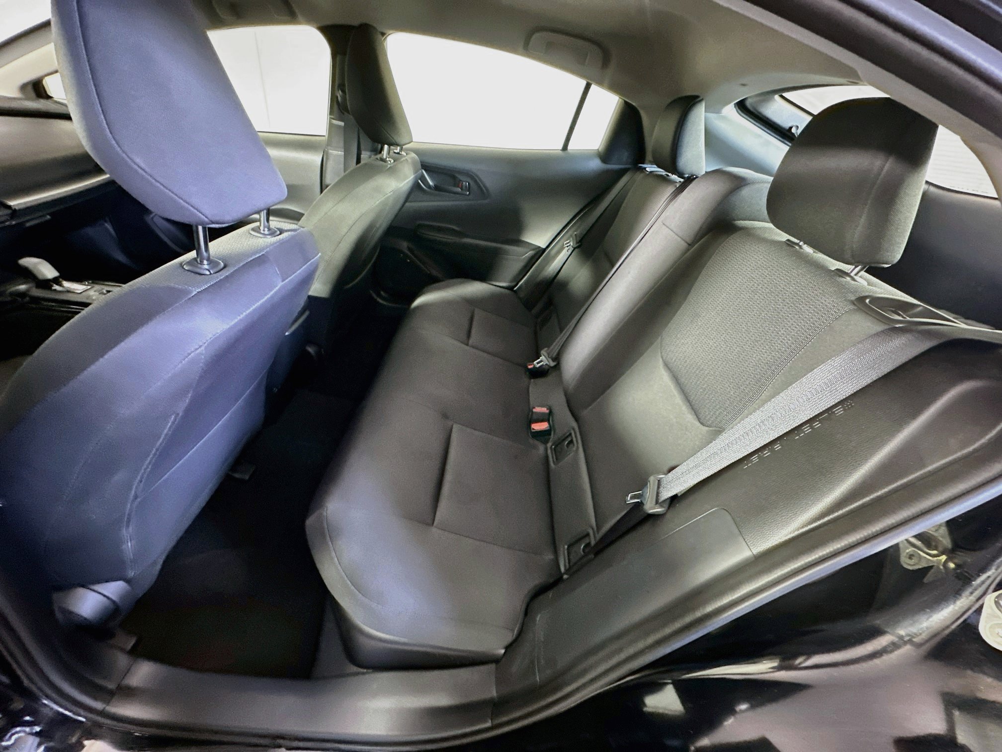Used 2025 Toyota Prius LE FWD image 28