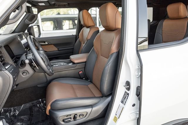 Used 2025 Lexus GX 550 w/ Accessory Package (2T) image 11