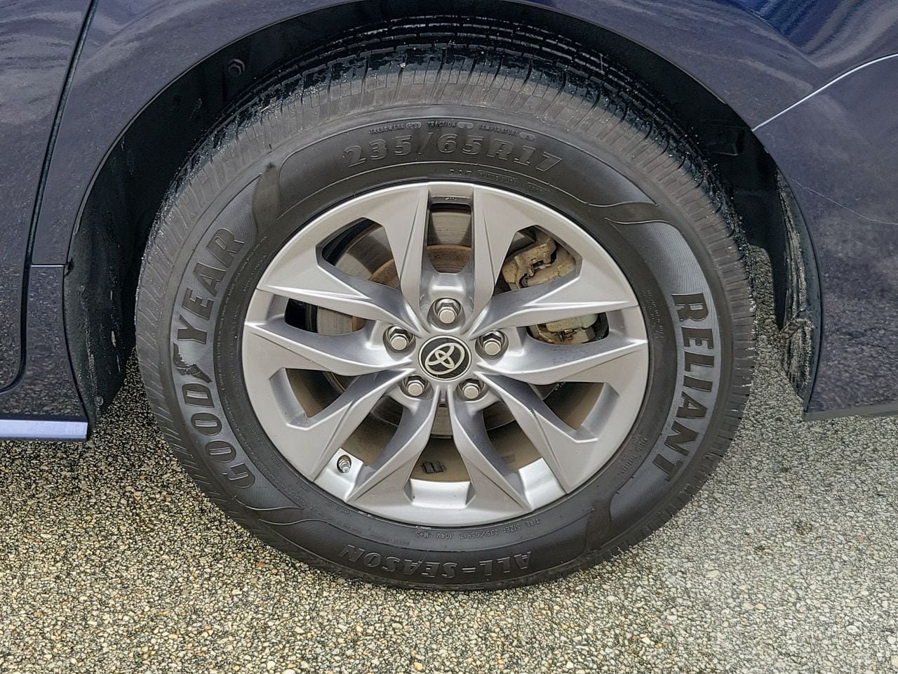 Used 2023 Toyota Sienna XLE FWD image 5