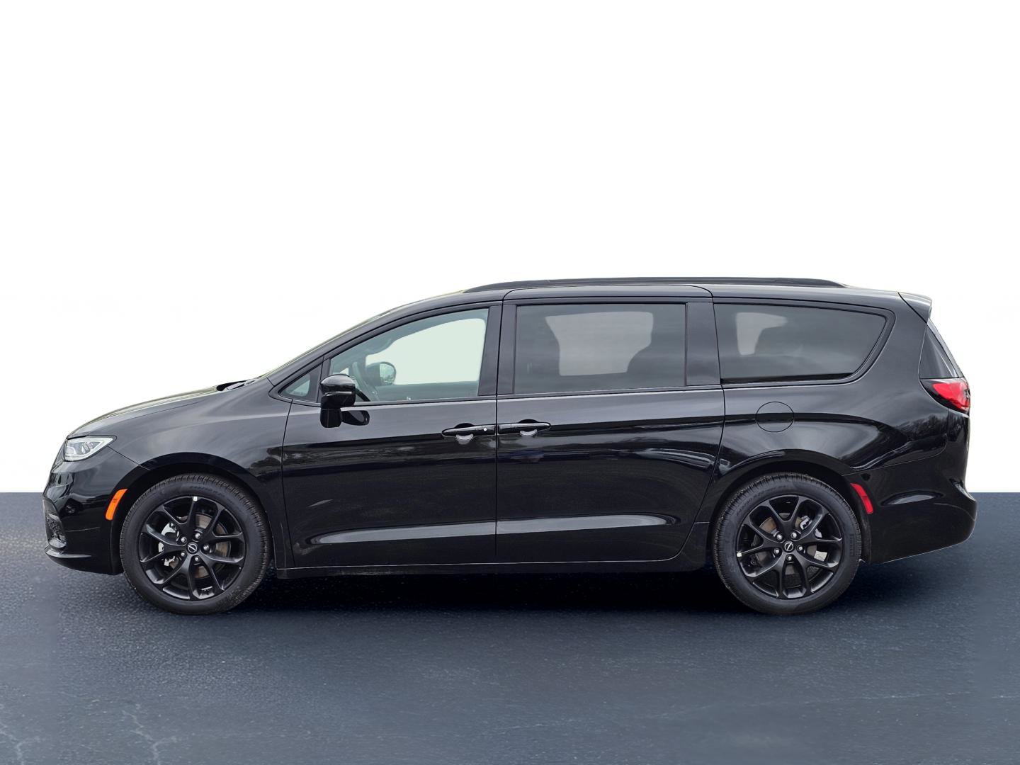 New 2026 Chrysler Pacifica Select w/ S Appearance Package image 14