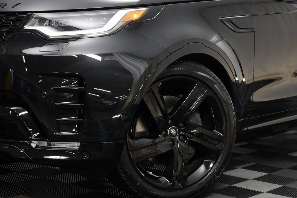 New 2025 Land Rover Discovery Dynamic SE image 3