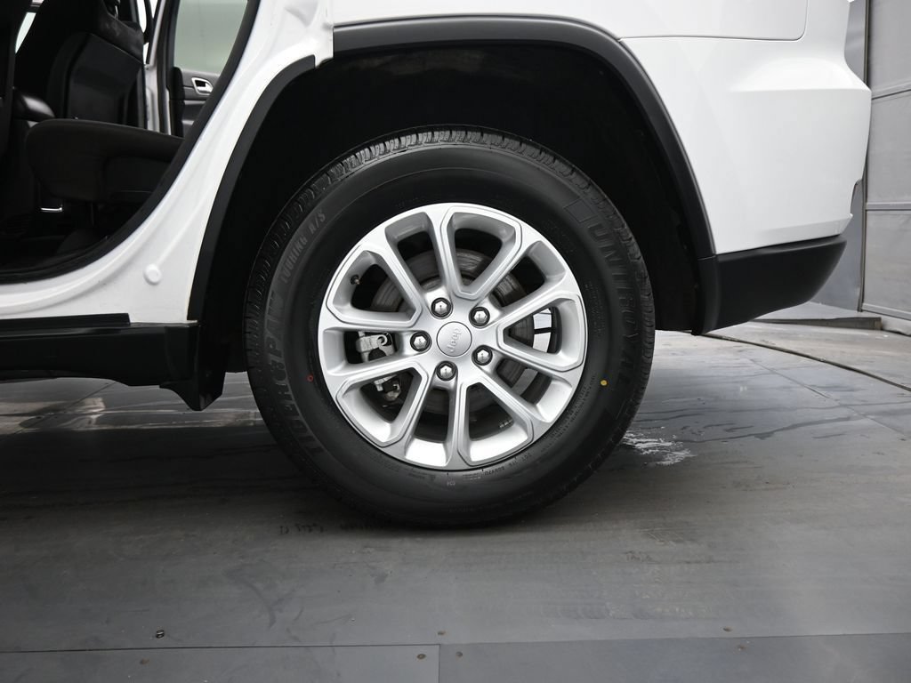 Used 2021 Jeep Grand Cherokee Laredo RWD image 19