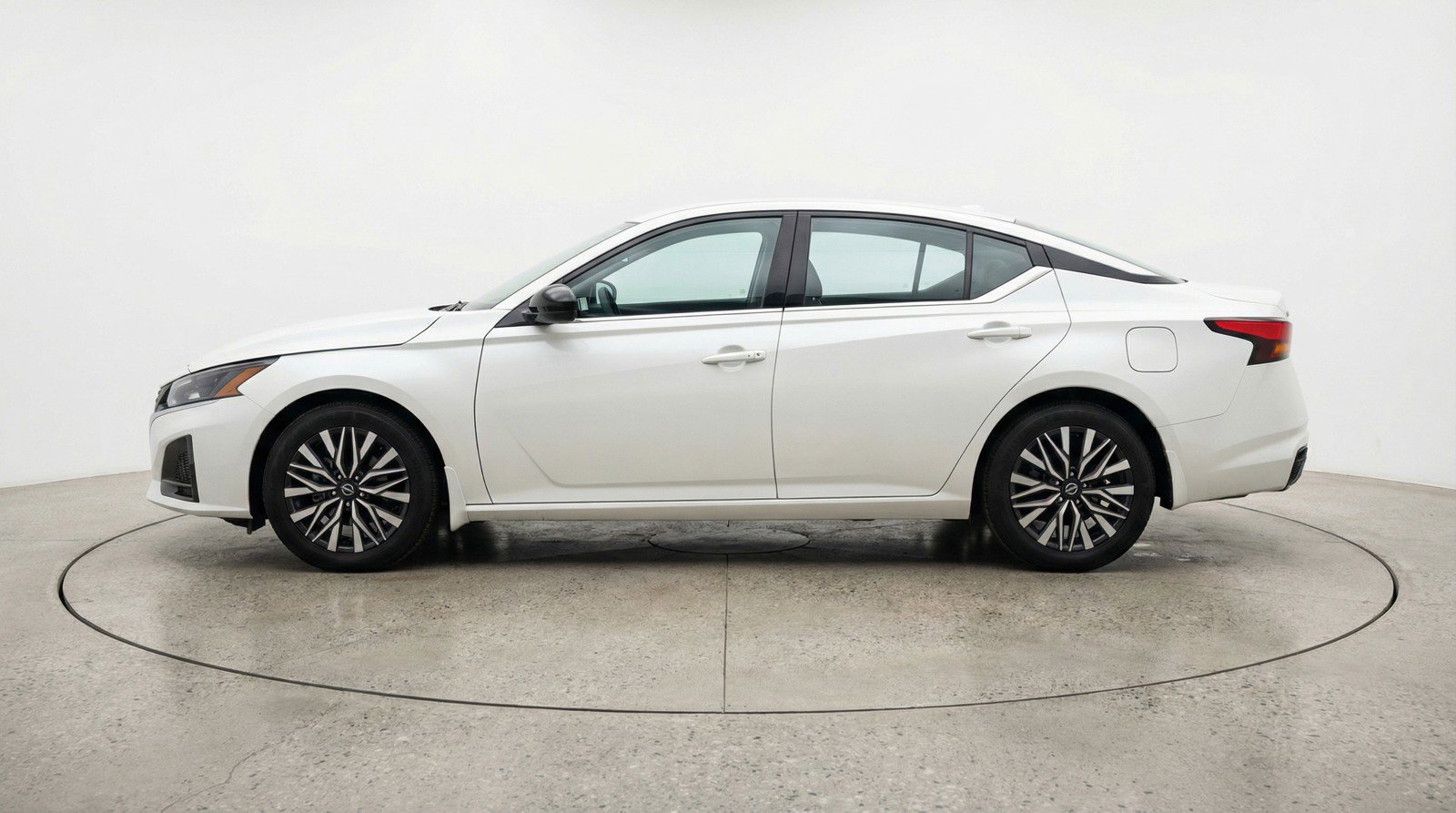 Used 2025 Nissan Altima 2.5 SV image 5