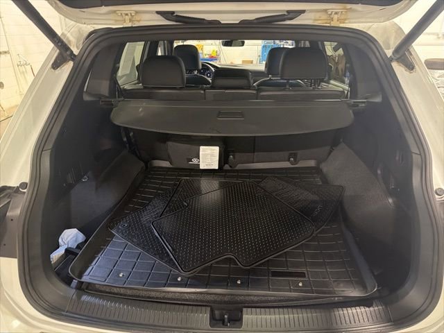 Used 2024 Volkswagen Tiguan SEL R-Line image 13