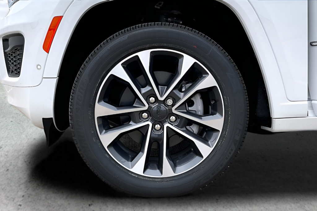 New 2025 Jeep Grand Cherokee L Overland w/ Advanced Protech Group III AWD/4WD image 17