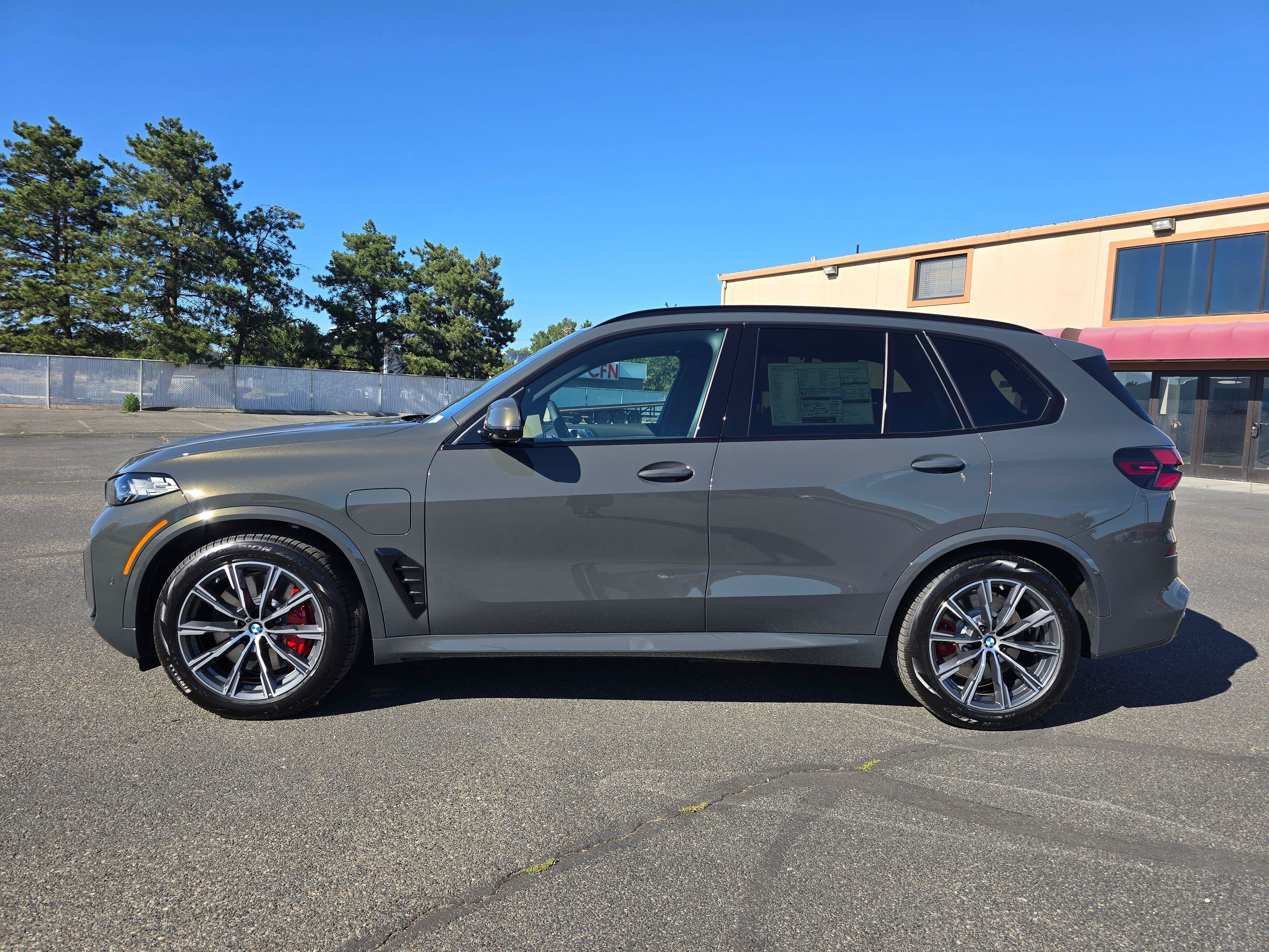 New 2026 BMW X5 xDrive50e w/ Executive Package AWD/4WD image 3